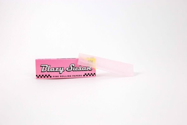 Blazy Susan – Pink Rolling Papers – 1-1/4 | Budmail Canada